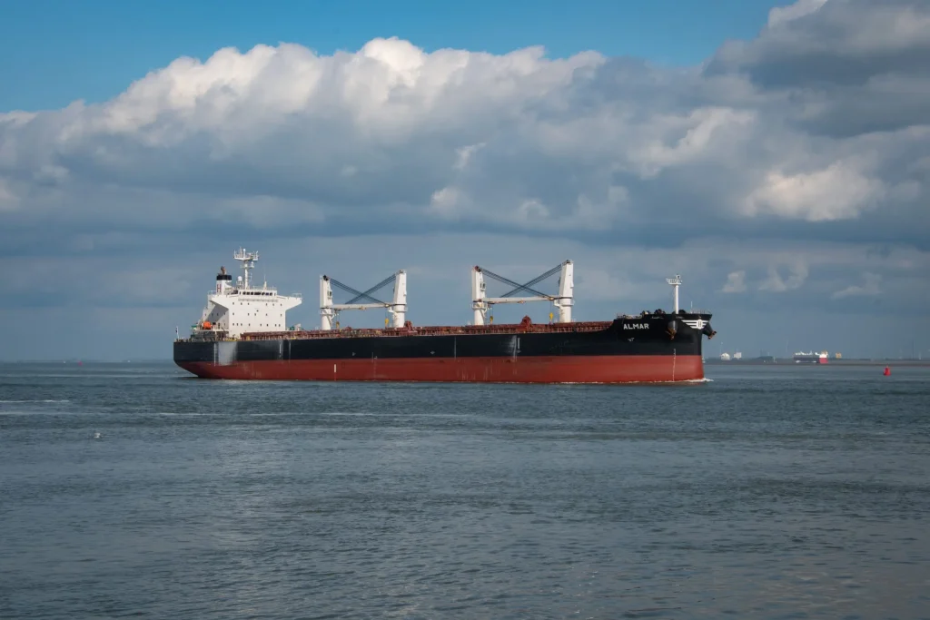 Marinos mercantes gallegos alertan de la devaluación de los títulos españoles