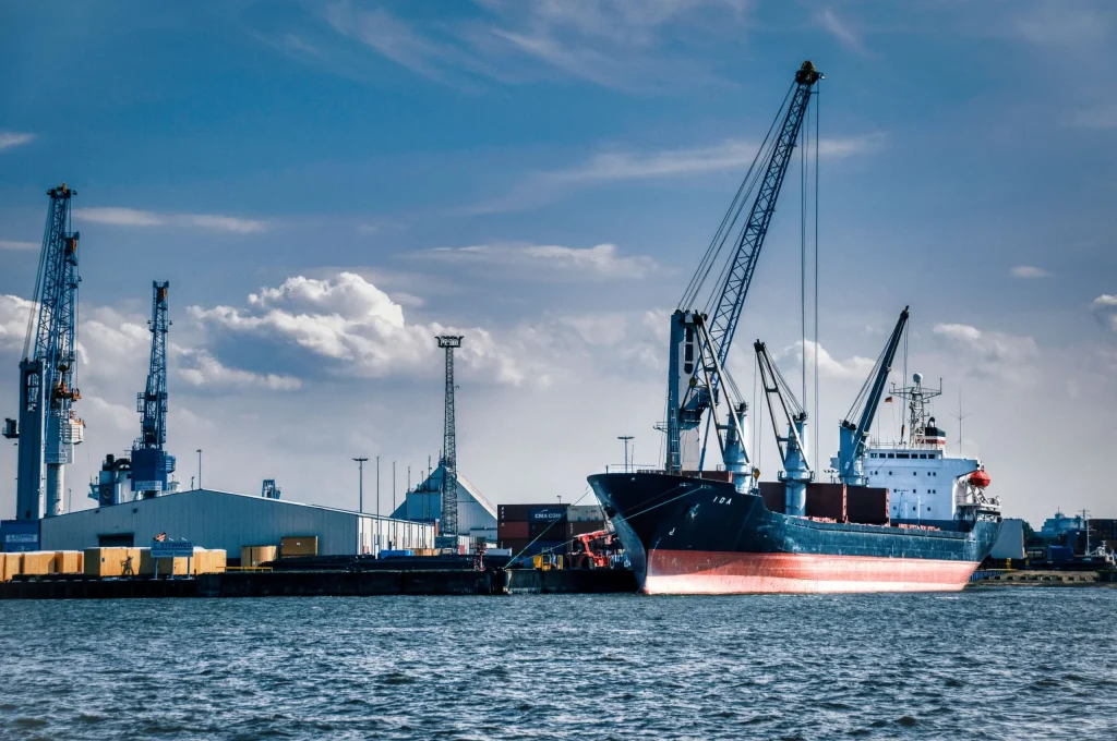 Oficiales de máquinas de la Marina Mercante denuncian su exclusión del congreso nacional del sector portuario